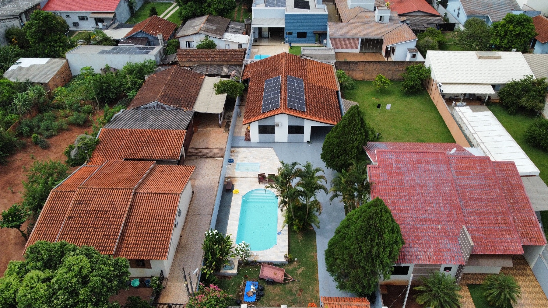 Residência Espaçosa com 2 Quartos em Jardim Zeballos