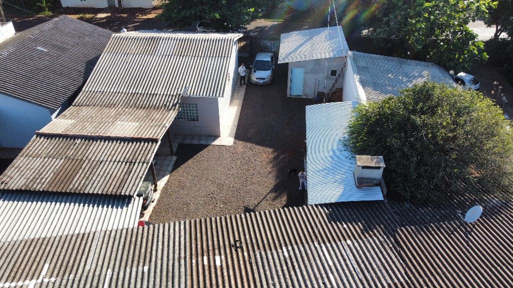 Residência Espaçosa com 2 Quartos em Vila Paraná