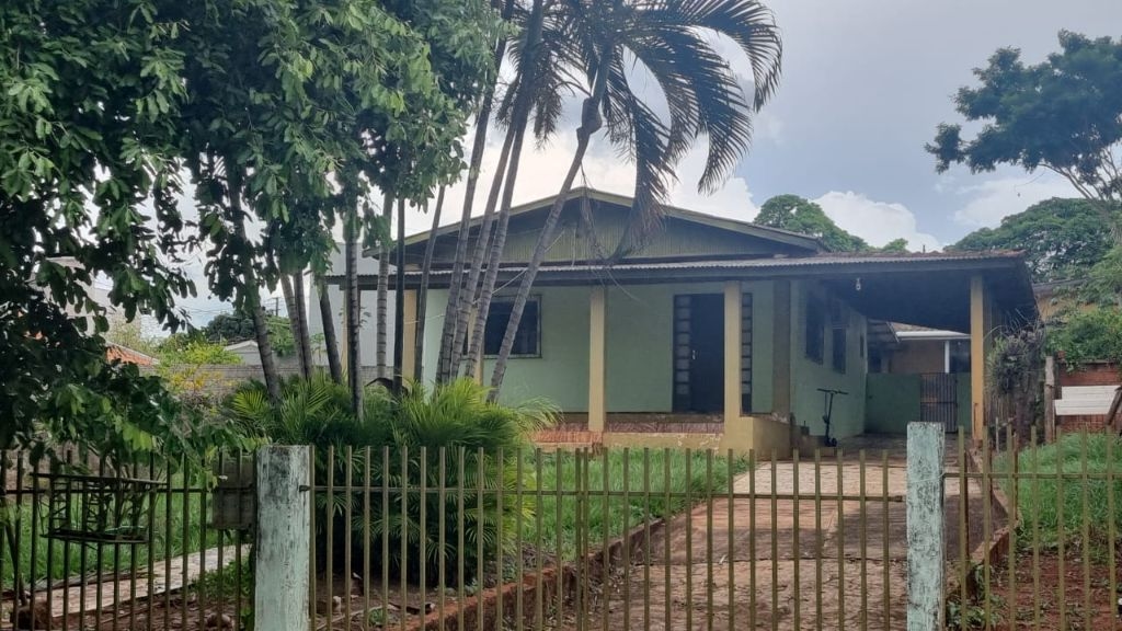 Residência Espaçosa com 3 Quartos em Centro